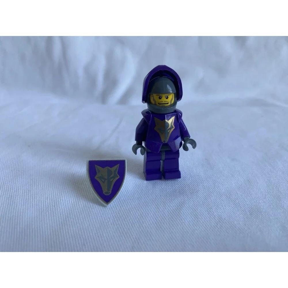 Lego Castle Danju with Gold Pattern Armor cas269 8876 8877 No Sword #19